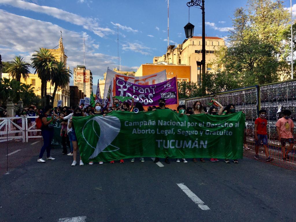 El pañuelazo por el aborto también se replicó en Tucumán