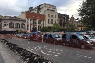 Docentes autoconvocados y de Sadop protestaron frente a la Casa de Gobierno