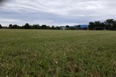 Campero pide ante el COE que se habiliten los partidos de fútbol 11 en Yerba Buena