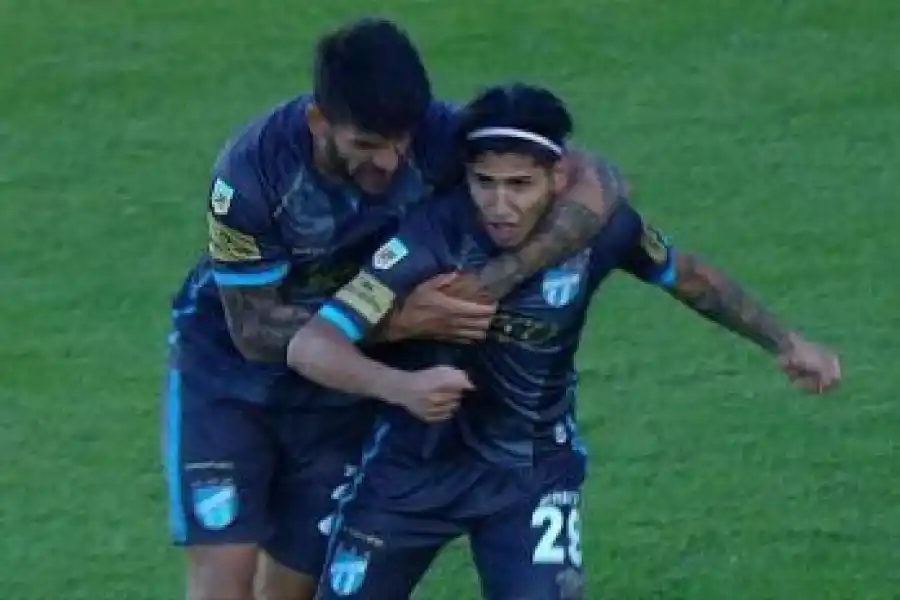 UN GOL CADA UNO. Toledo e Isa Luna.