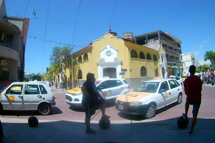 EN CONCEPCIÓN. Taxistas protestan frente a la plaza Mitre. Foto LA GACETA / Osvaldo Ripoll