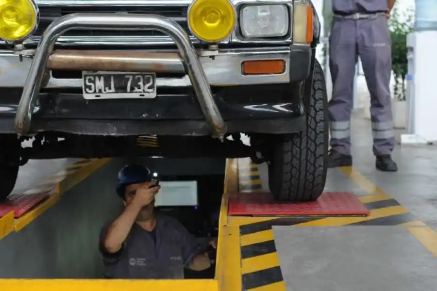 En vísperas de las vacaciones, el costo de la Verificación Técnica Vehicular subió un 33% 