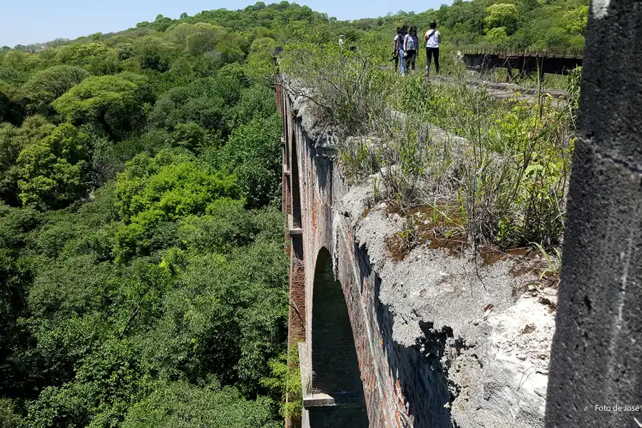 EN LA CIMA. El viaducto mide 21 metros de altura.