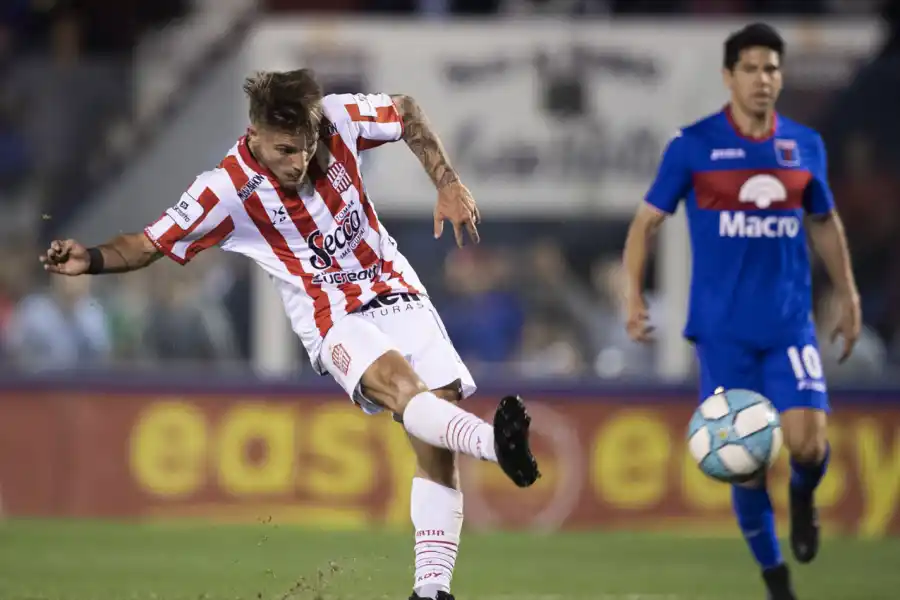 YA LE GANÓ. En 2019, el “Santo” derrotó a Tigre en Victoria; ahora, ambos equipos cambiaron piezas.