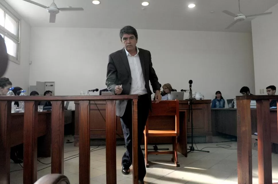 EL IMPUTADO VUELVE A SU SILLA. Miguel Ángel Brito en la sala de juicio. la gaceta / foto de franco vera (archivo)