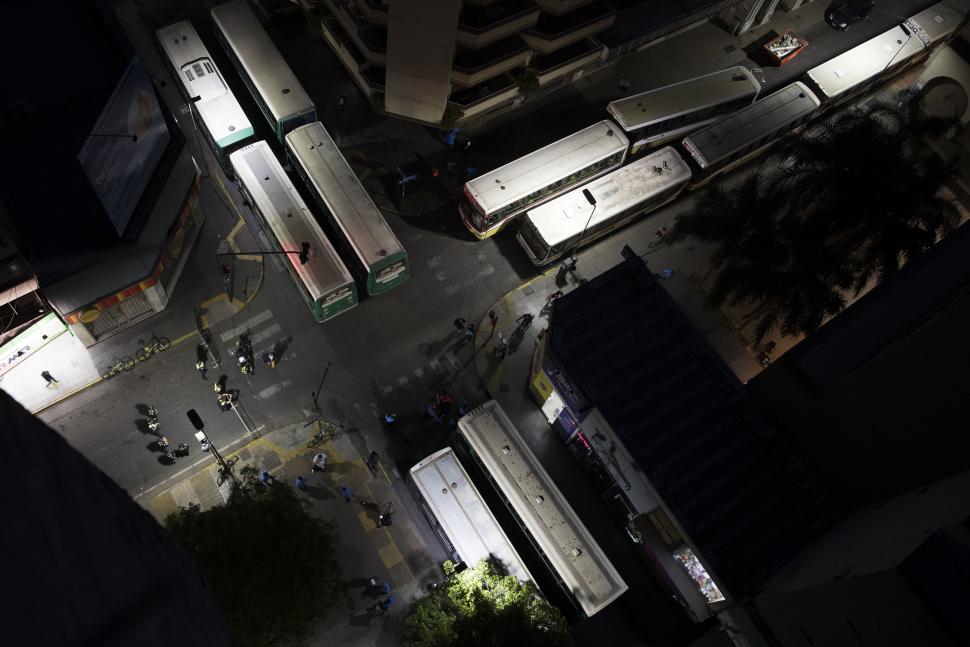 ÚLTIMO PARO. Los choferes bloquearon algunas calles con colectivos. la gaceta / foto de DIEGO ARáOZ (archivo)
