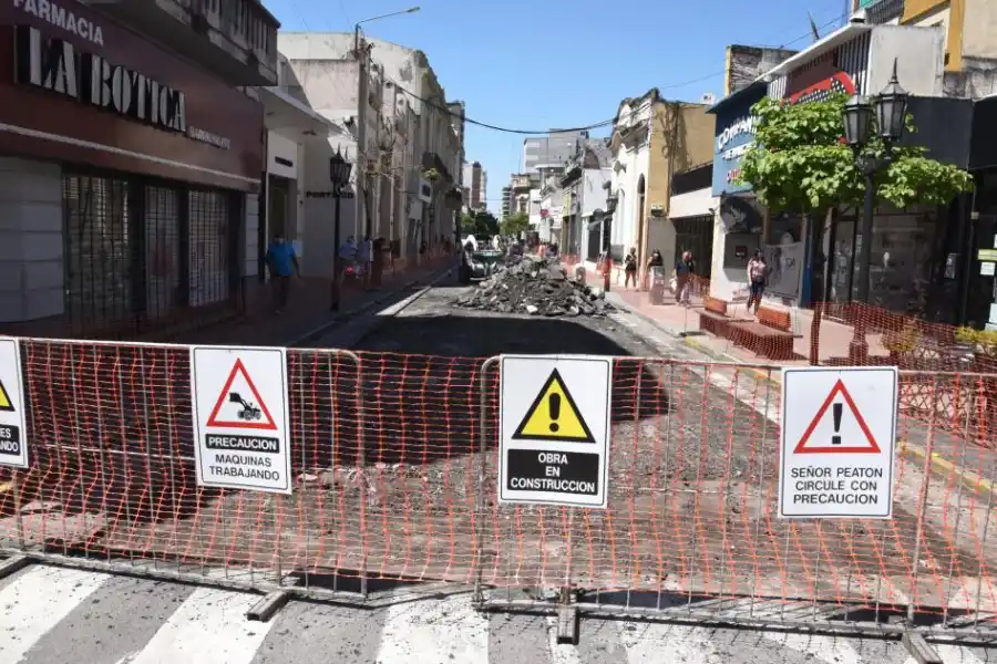 DESCANSO. Al mediodía la obra queda paralizada durante dos horas. 