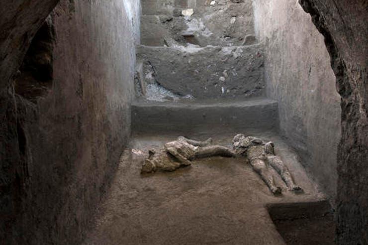Hallan en Pompeya los restos de dos víctimas de la erupción del Vesubio