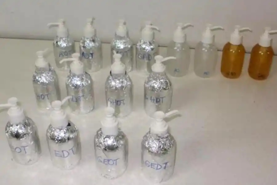 GELES. Un año  mantuvieron las muestras su estabilidad química, física y microbiológica, y sus propiedades biológicas.