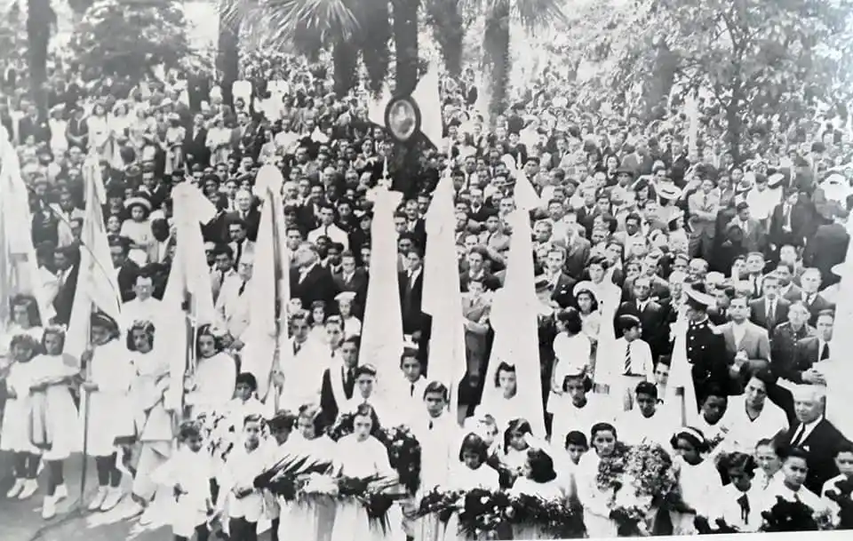 MULTITUDINARIO. El homenaje central reunió a todas las fuerzas vivas.
