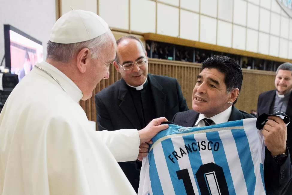 EN EL VATICANO. Maradona visitó al Papa Francisco en tres oportunidades.