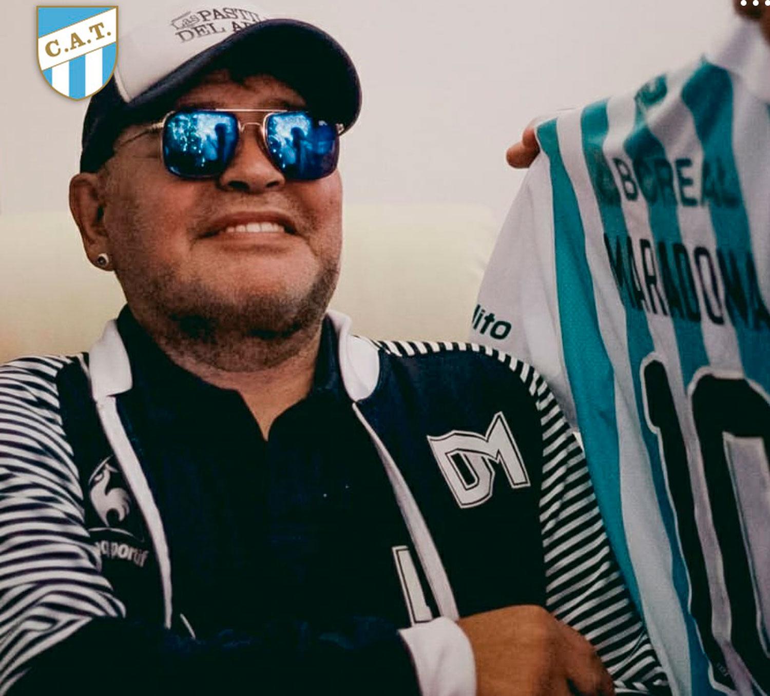 El día que Maradona vistió la camiseta de Atlético