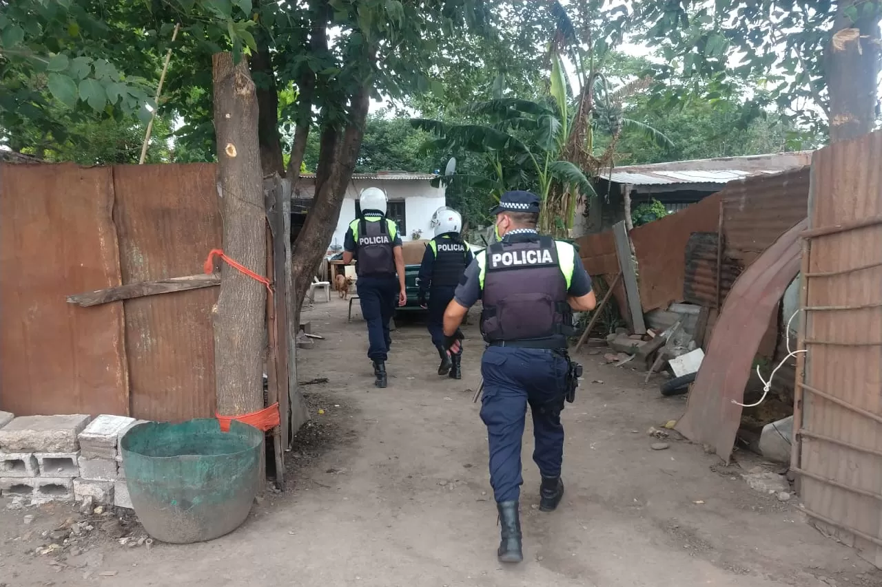 VILLA MUÑECAS. La Policía allanó cinco viviendas en simultáneo.