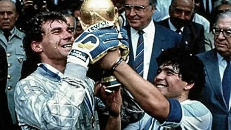Pumpido, incrédulo ante la muerte de Maradona: no caigo
