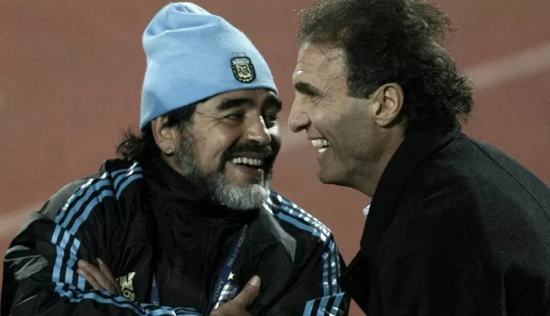 Campeones del mundo en México '86 se acercaron a despedir a Maradona