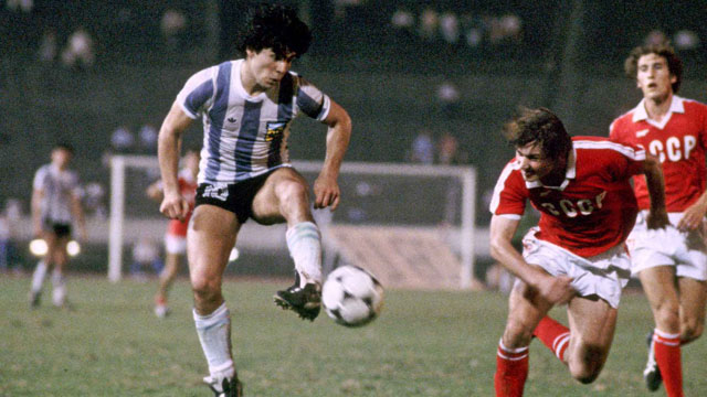 JAPÓN, 1979. Su primera conquista en un Mundial. Los argentinos madrugaban para seguir la campaña del equipo que dirigió Menotti.  