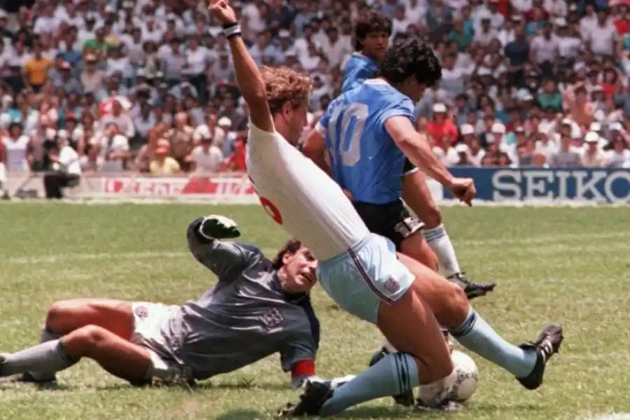 EL MEJOR DE LA HISTORIA. El segundo gol a los ingleses fue la obra maestra de Maradona. 