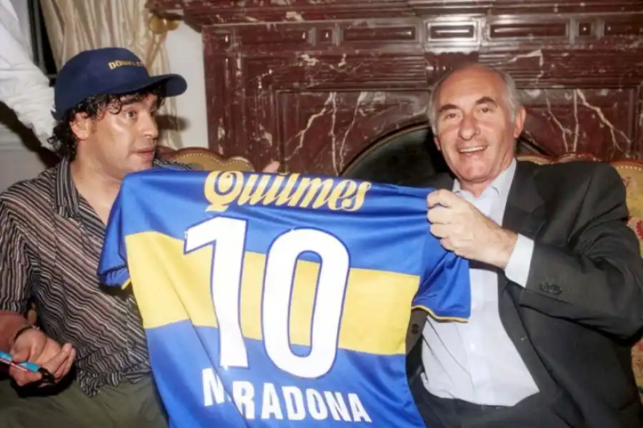 UNA RELACIÓN FUGAZ. En un inicio, “El 10” consideró capaz a De la Rúa, pero después le pidió que “despertara de la siesta”.   