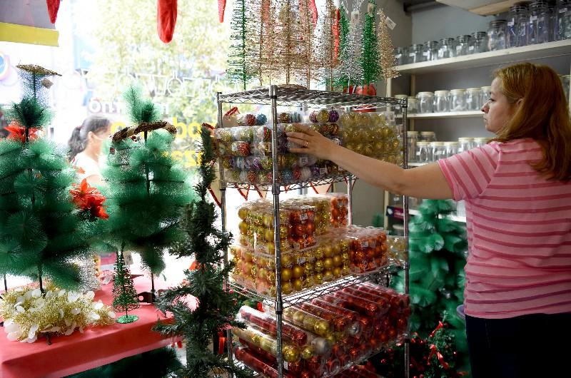 La Navidad comienza a palpitarse en el centro: ¿cuánto costará armar el arbolito?