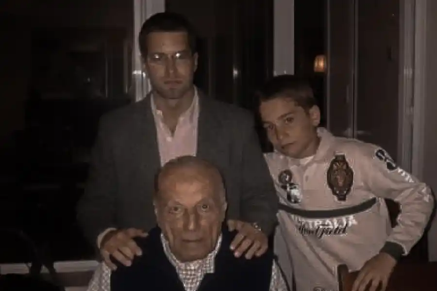 Eduardo Di Bacco junto a sus nietos Rodolfo Di Bacco y Juan Di Bacco.