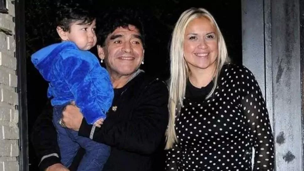LA EX PAREJA. Maradona, Ojeda y Dieguito, juntos.