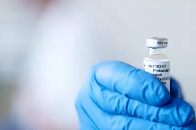 The Lancet avala ensayos clínicos de la vacuna de la Universidad de Oxford