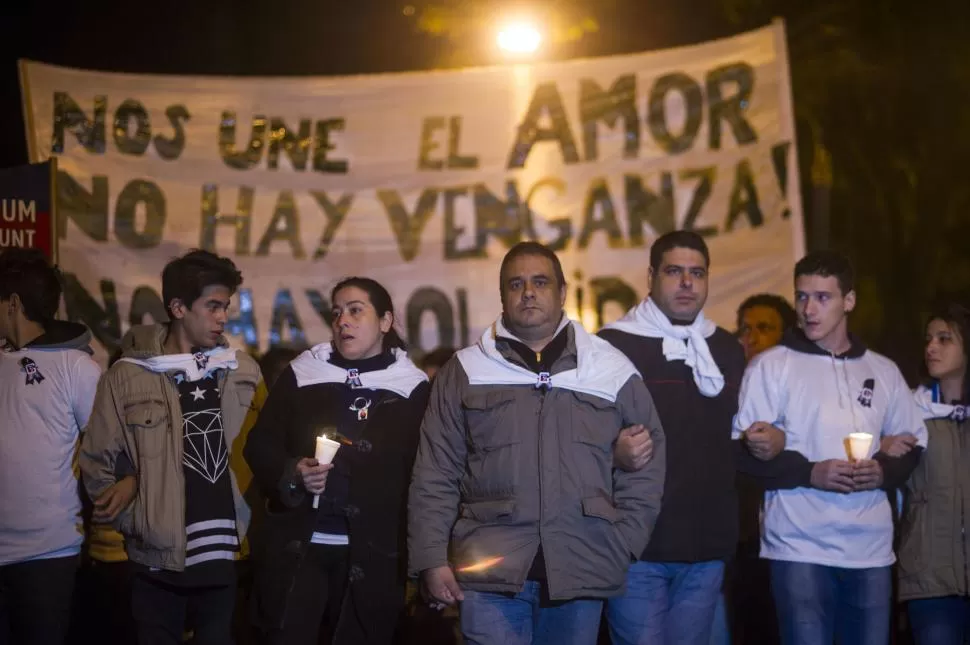 UNIDOS. La familia de Albornoz Piccinetti en una de las marchas que se realizaron tras el crimen de Matías. 