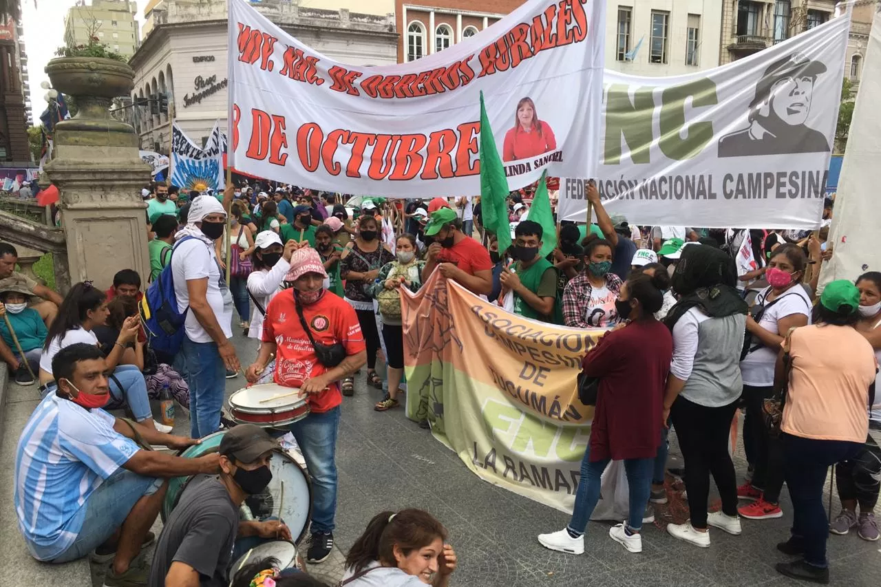 PROTESTA FRENTE A LA CASA DE GOBIERNO. FOTO LA GACETA / Inés Quinteros Orio