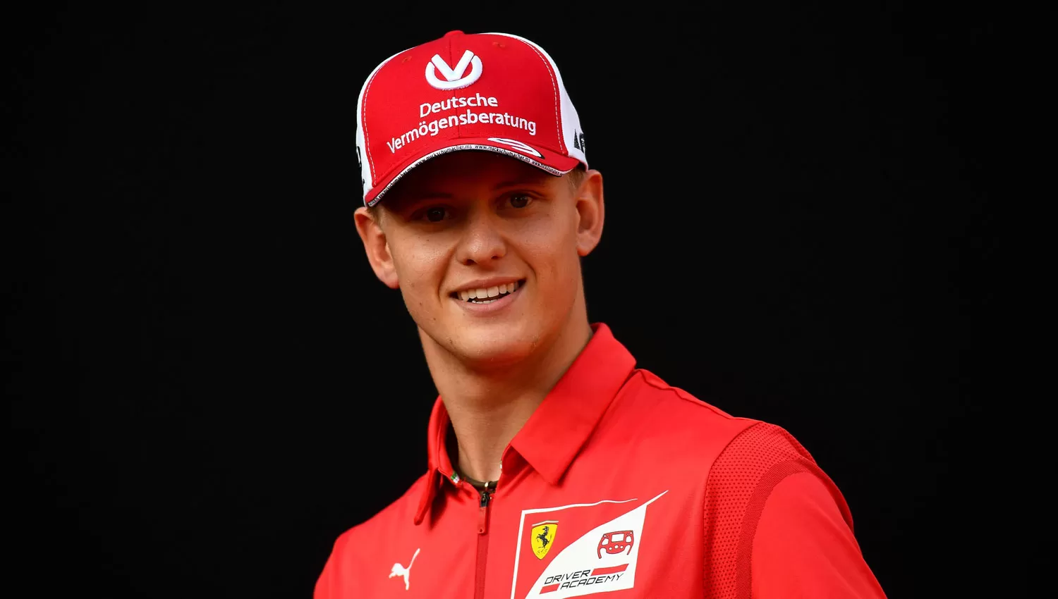 EL LEGADO. Mick Schumacher forma parte de la escuela de pilotos de Ferrari y estuvo durante un evento en Bahrein.