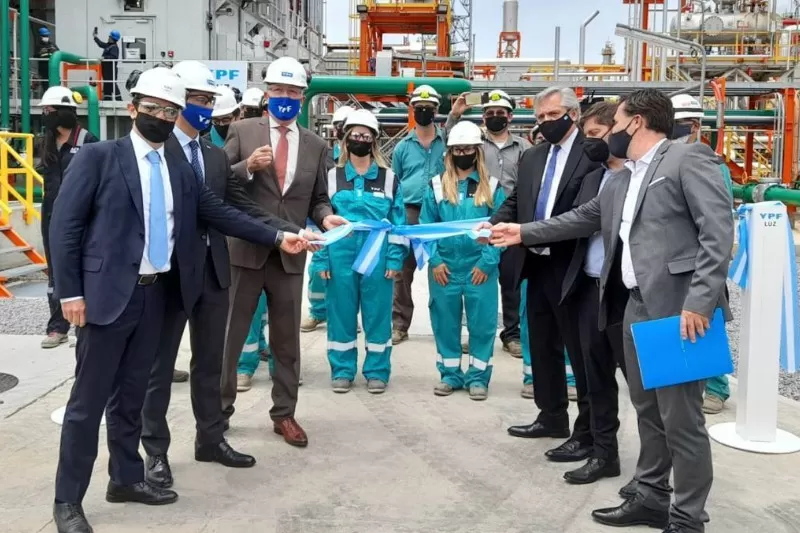 El Presidente inauguró la planta de generación de energía de YPF