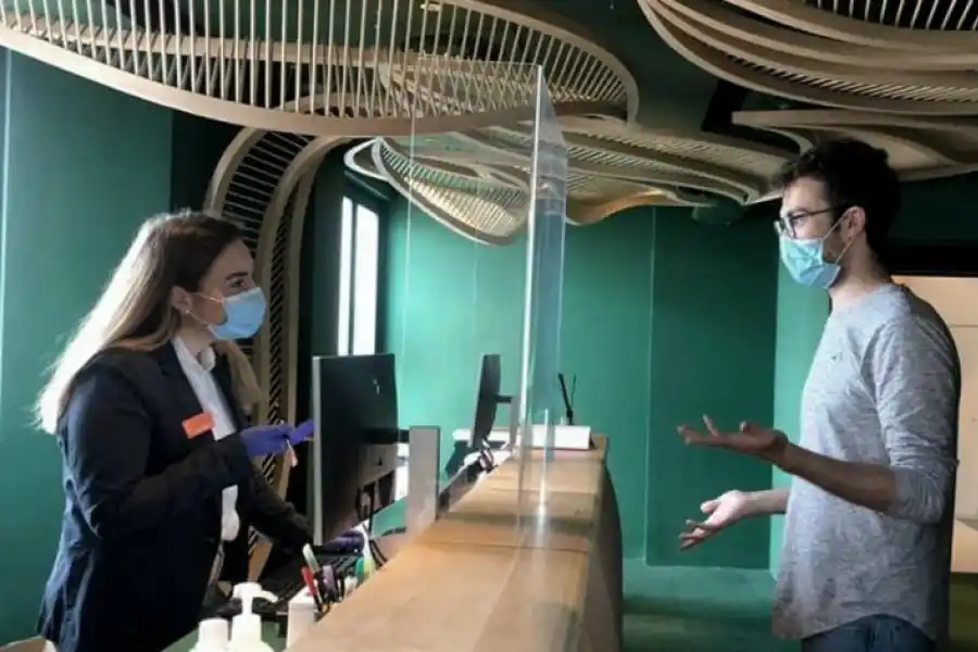 Seguros contra covid: qué debés contratar si vas a viajar y cuáles son los precios