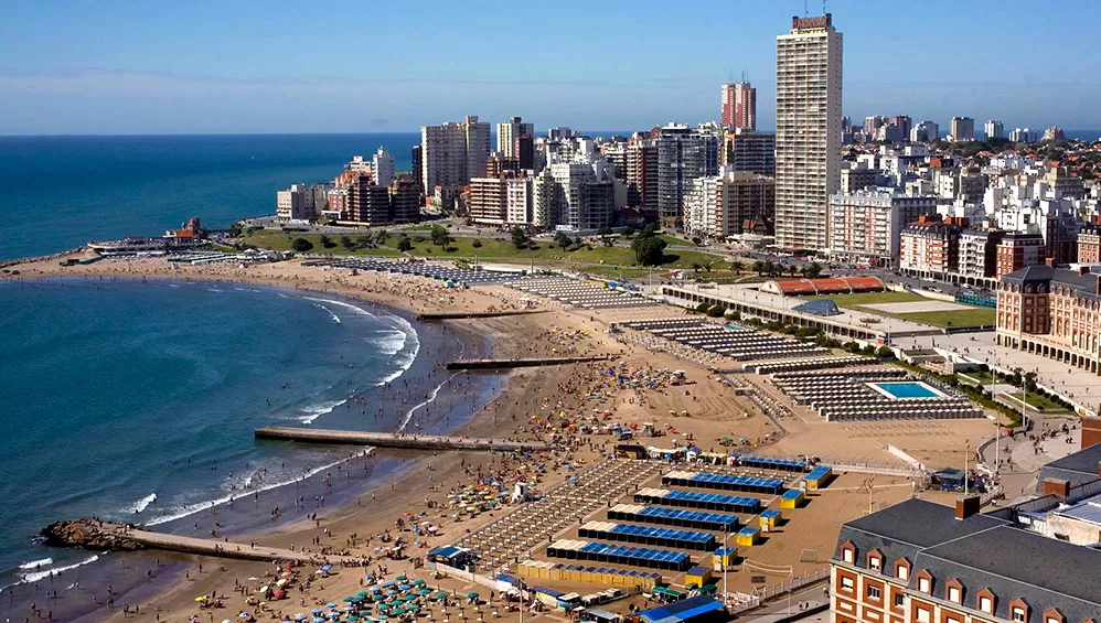 PERMISO. Unas 328.000 personas solicitaron certificado para vacacionar el fin de semana largo. Mar del Plata es de los destinos más solicitados.
