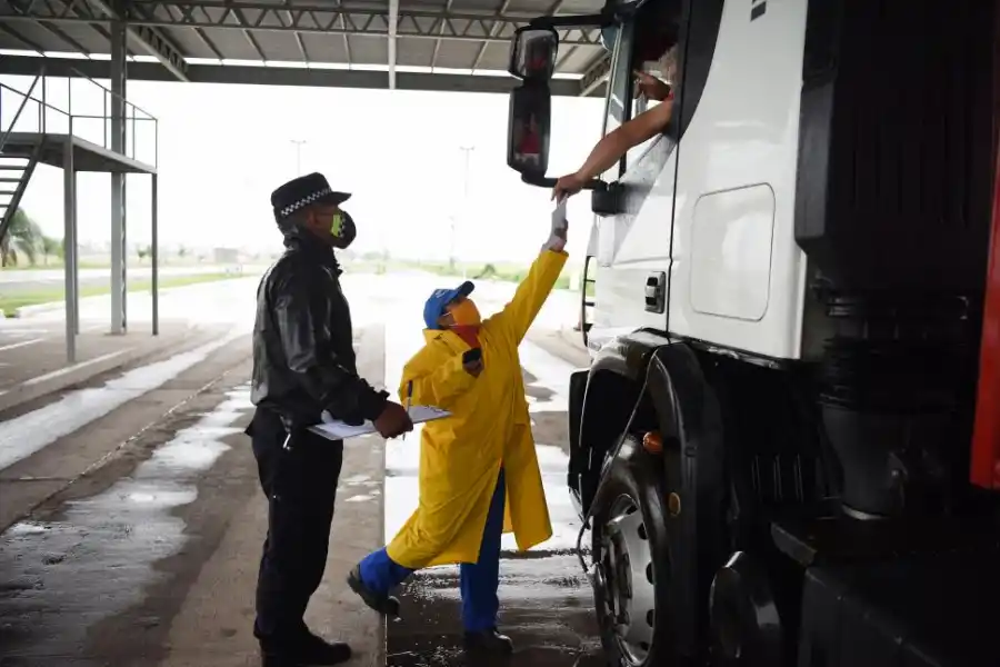 CAMIONES. La circulación del transporte de cargas es fluida en el límite.