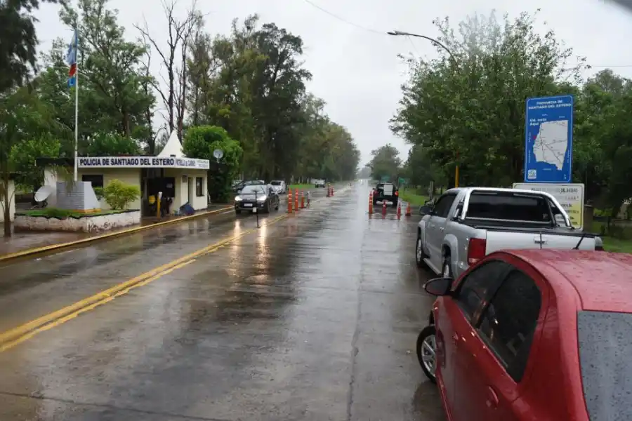PUESTO DE YUTU YACU. Las autoridades santiagueñas, que ya no exigen hisopado ni aislamiento, solicitan una declaración jurada para ingresar. 
