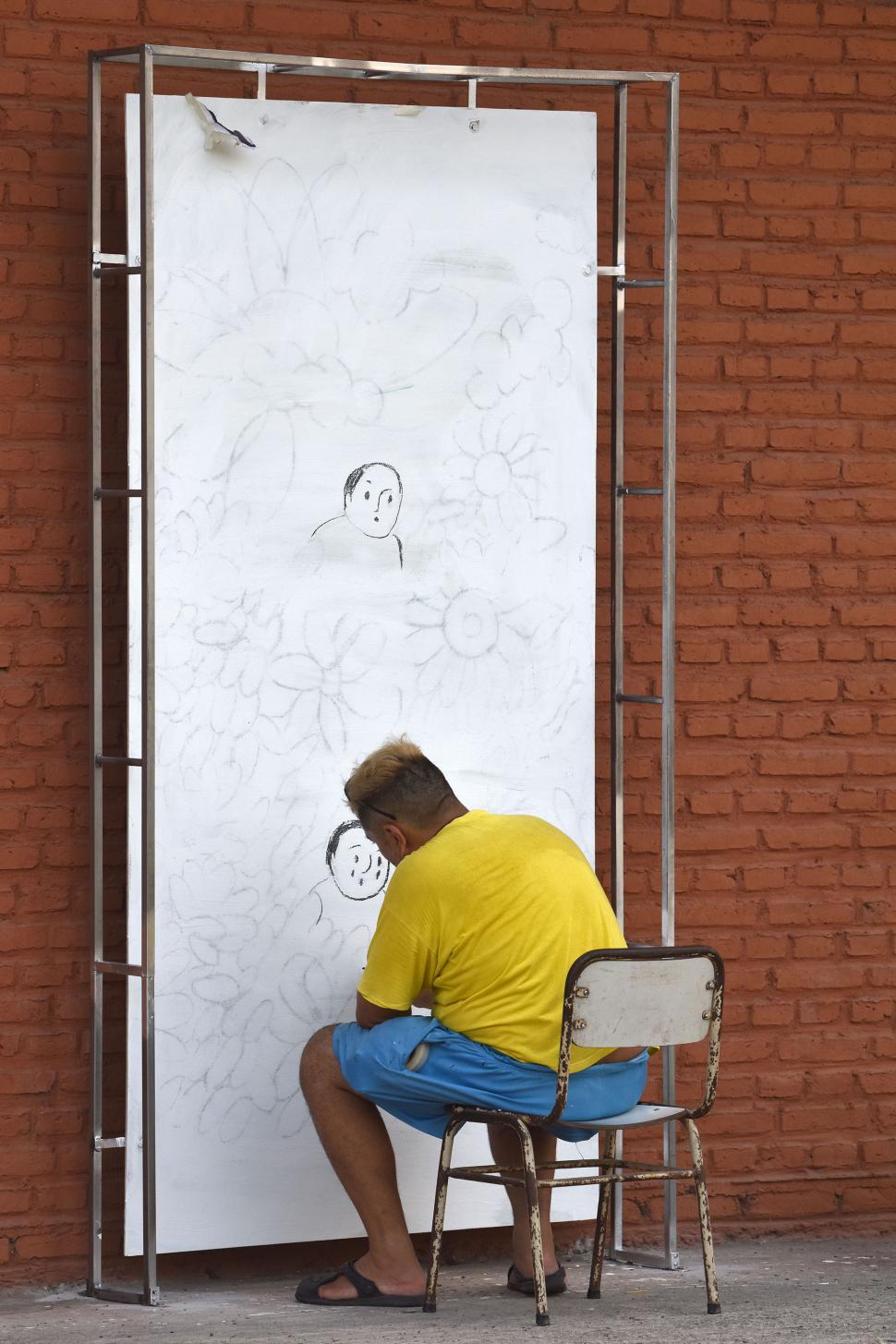 ENTRE PADRE E HIJO. Sandro Pereira trabajó una creación referencial. 