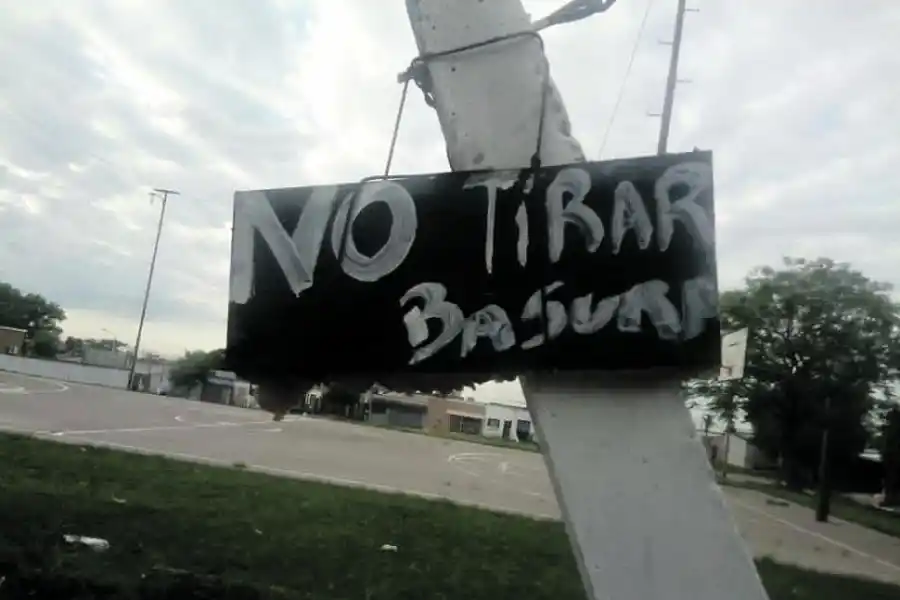 Denuncian abandono en la Escuela de la Patria