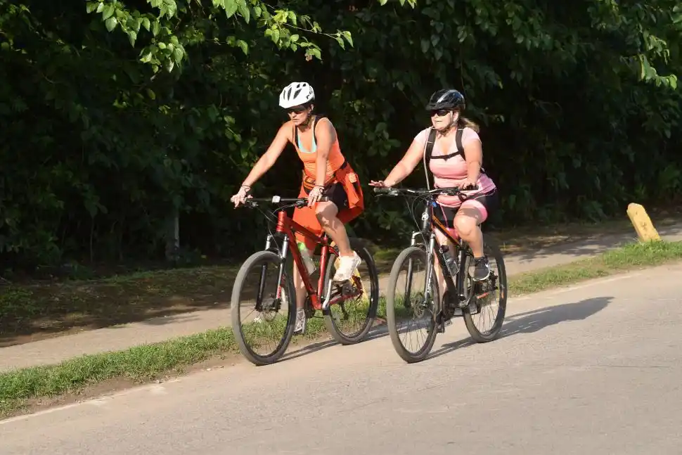 COMPAÑÍA. Como es recomendado por las autoridades de salud, la actividad deportiva debe hacerse sin generar aglomeraciones y con distanciamiento social.