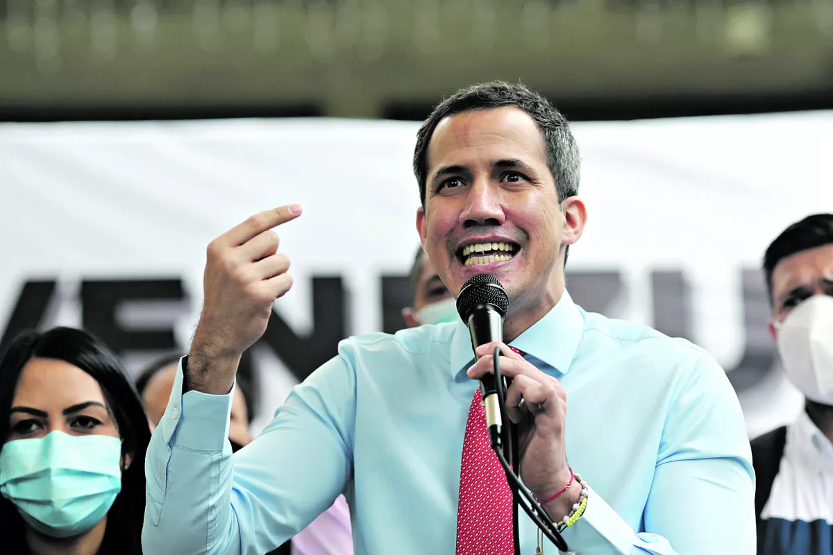 OPOSICIÓN. Guaido dio una conferencia tras las elecciones y dijo que Maduro fue derrotado “una vez más”.