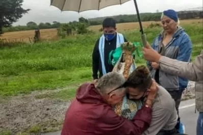 En silla de ruedas llegó hasta el límite con Catamarca para agradecer a la Virgen del Valle