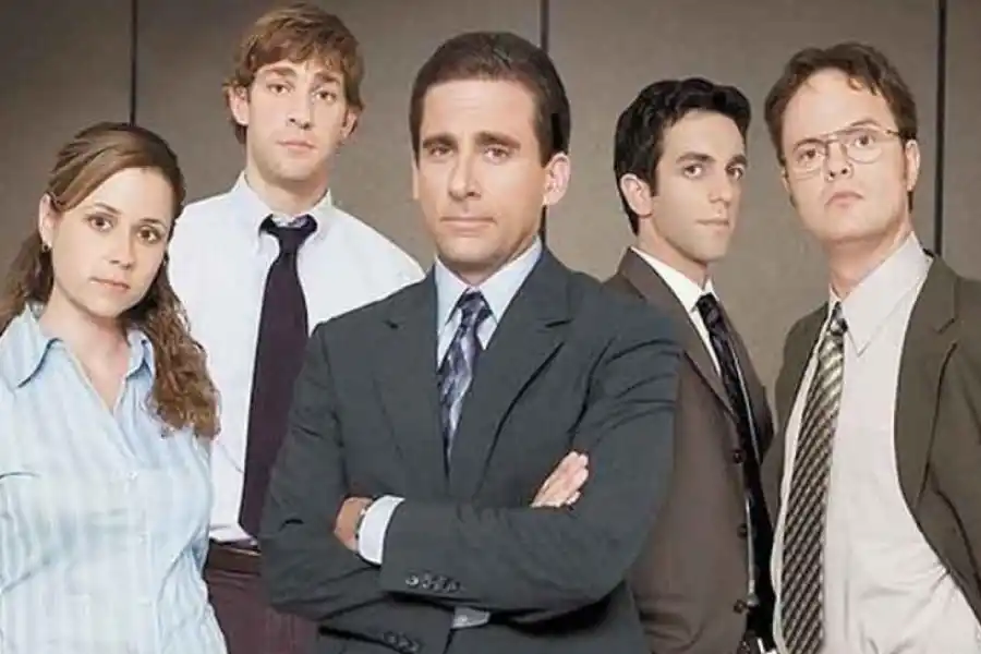  “THE OFFICE”. La serie, originada en un show británico, continúa disponible en esta plataforma atrapando con sus dosis de humor y cinismo. (Amazon Prime)