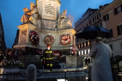 El Papa fue de incógnito a Plaza España para celebrar a la Virgen