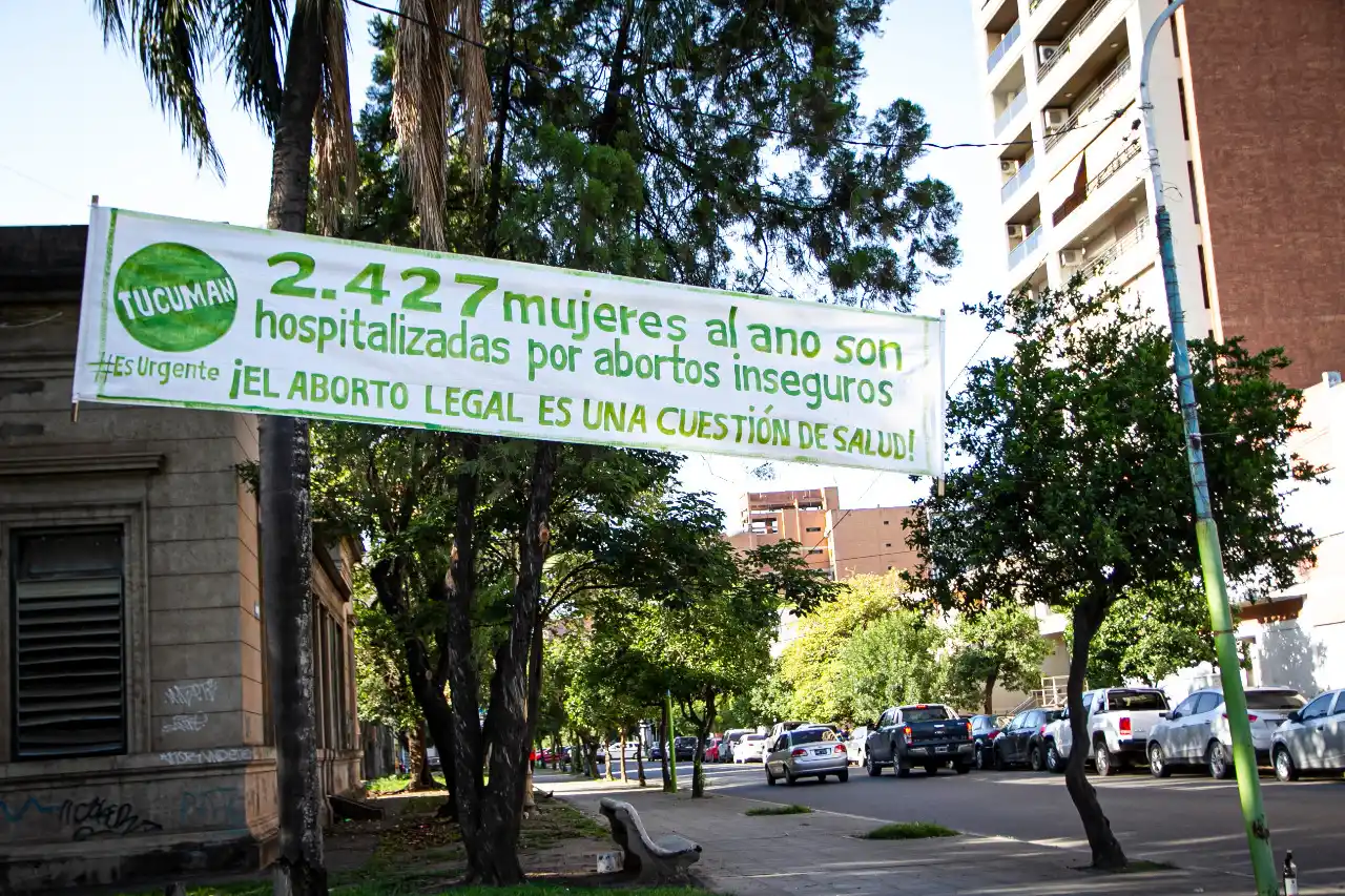 Pusieron pasacalles a favor de la legalización del aborto por toda la ciudad