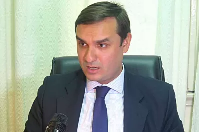 Por tres meses, un banco deberá abstenerse de hacer descuentos a empleados públicos