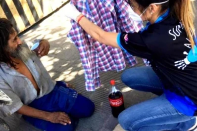 Por los tucumanos en situación de  calle, se unieron para armar 100 cajas navideñas