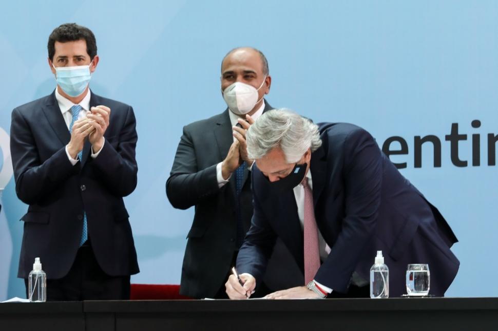La última foto de Manzur con el jefe de Estado fue el viernes, en la firma del Consenso Fiscal 2020.