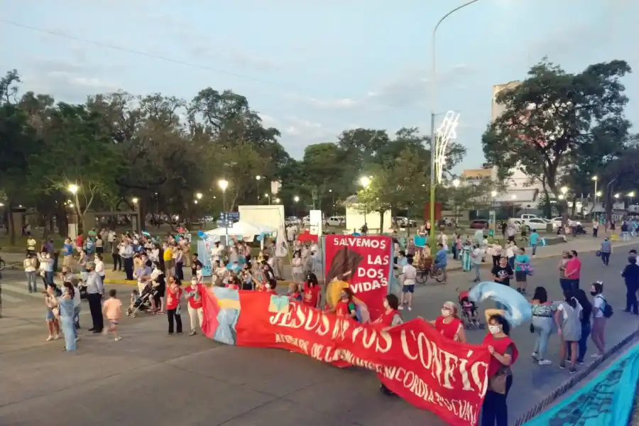 Un día antes del debate, tucumanos provida marcharon al Monumento del Bicentenario