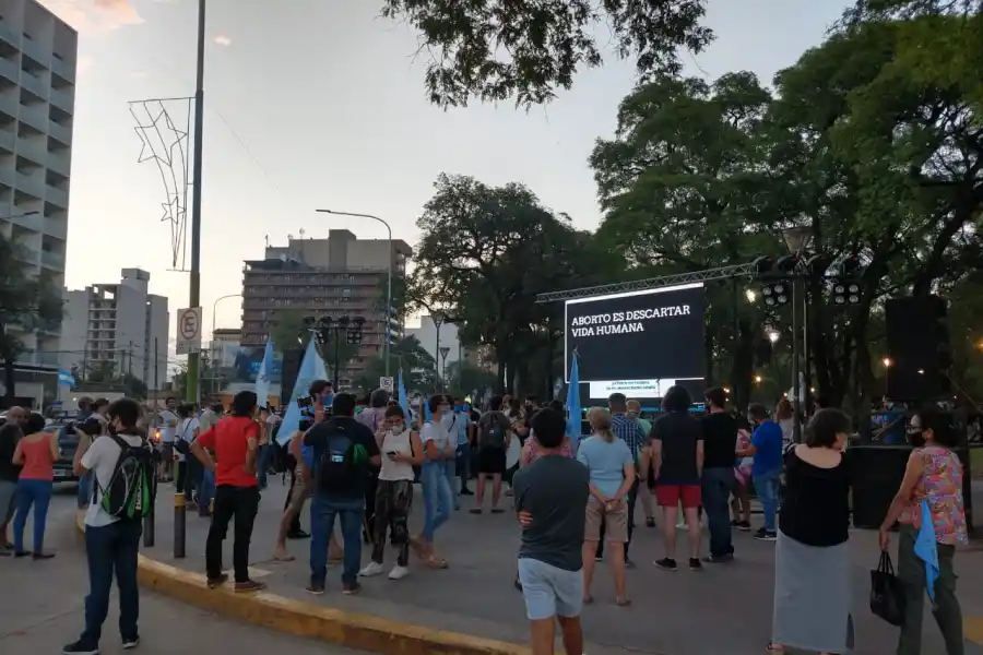 Un día antes del debate, tucumanos provida marcharon al Monumento del Bicentenario