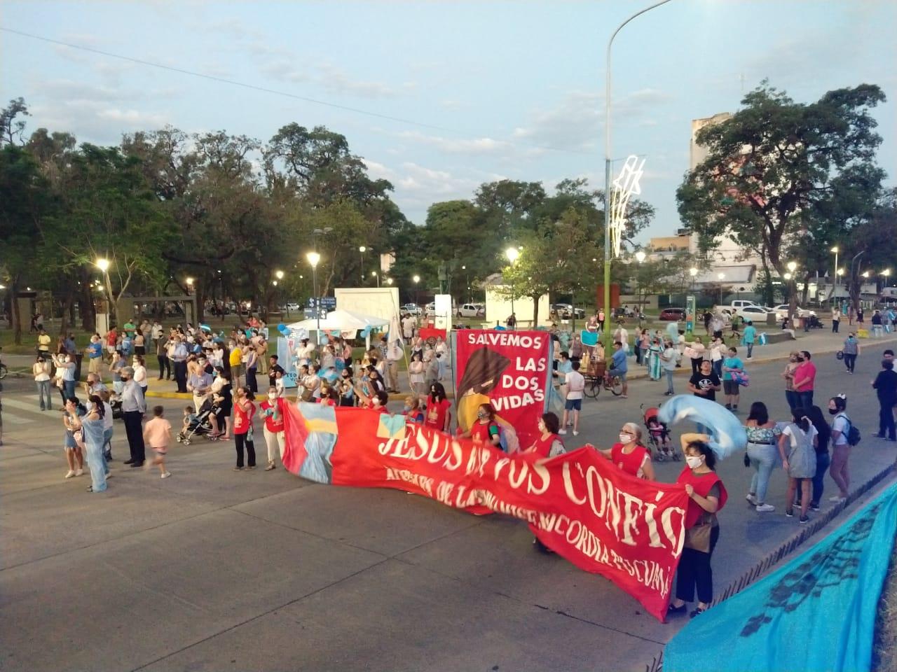 Un día antes del debate, tucumanos provida marcharon al Monumento del Bicentenario