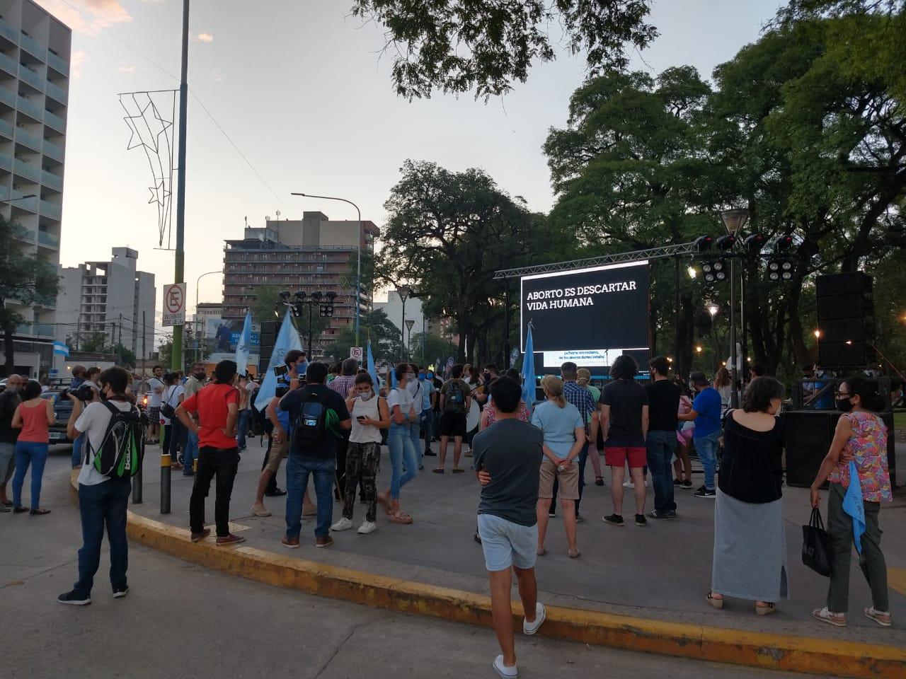 Un día antes del debate, tucumanos provida marcharon al Monumento del Bicentenario