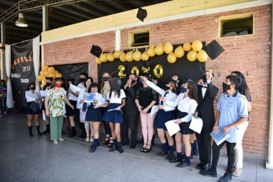 Ceremonias de fin de clases: la emoción le ganó al protocolo